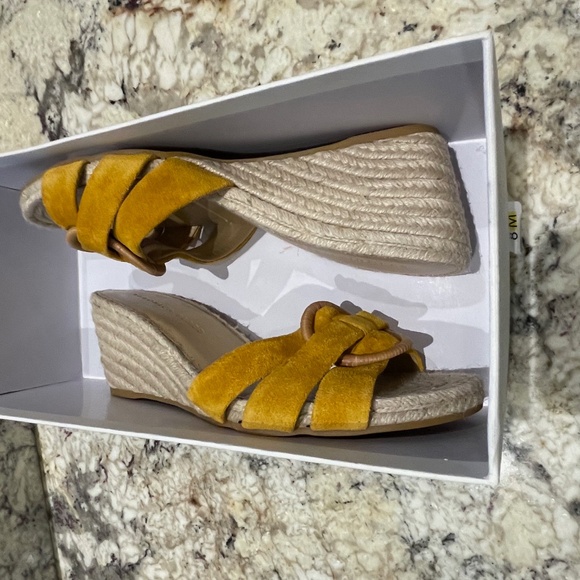 NWB Veronica Beard Ivy Espadrille Wedge Sandals in Saffron Color - Size 8M - Picture 4 of 14